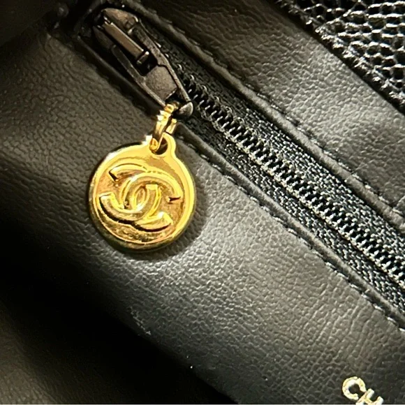 Chanel Caviar Timeless CC Cosmetic Pouch Black - Picture 10 of 10